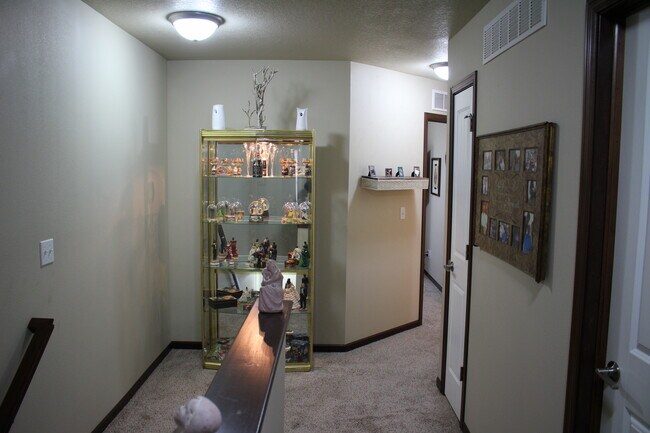 Building Photo - 3730 Ravenwood Cir