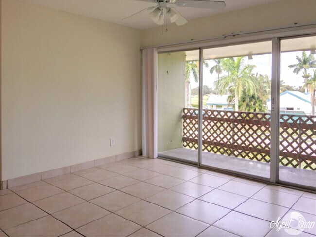 Foto del edificio - 1852 Golf View Ave