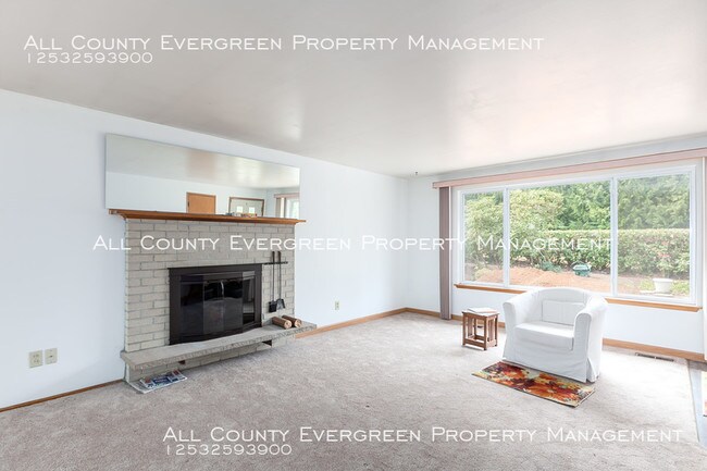 Building Photo - 3323 Deer Island Dr E
