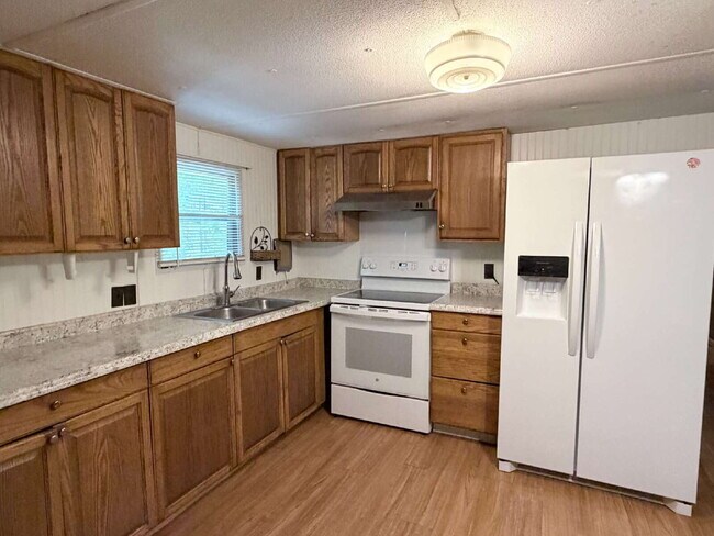 Building Photo - Affordable 3BR Home in Peaceful Hicks Lake Community