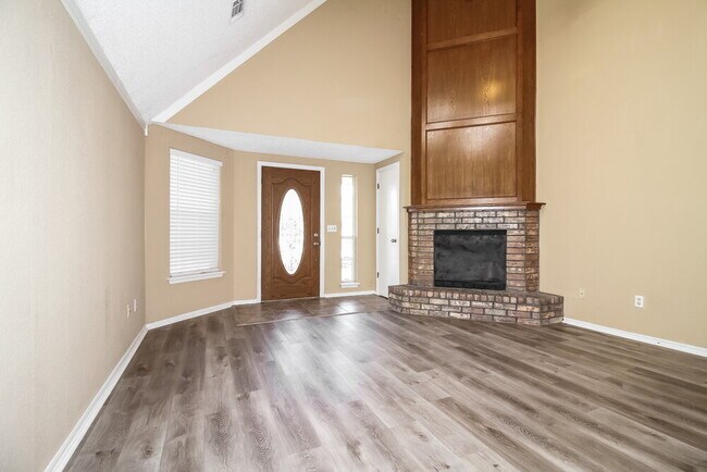 Building Photo - 2110 Westmore Dr