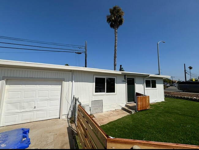 Foto del edificio - 2 bed 1 bath Duplex for Rent in Imperial Beach