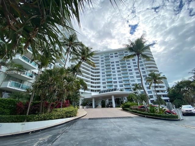 Building Photo - 5151 Collins Ave