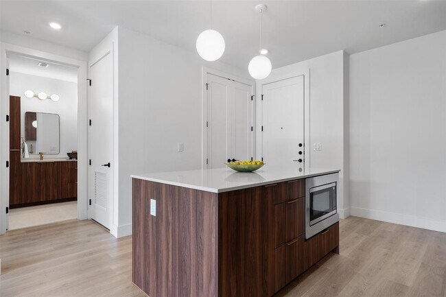 Foto del edificio - 1701 Simond Ave