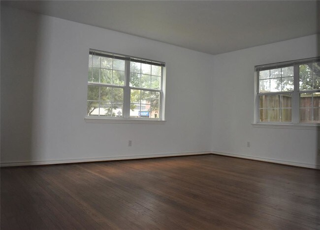Foto del edificio - 2126 Banks St