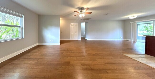 Building Photo - 6475 Cedarbrook Dr