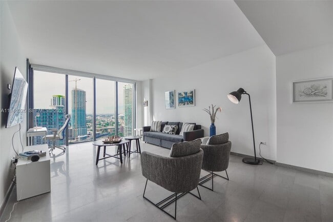 Foto del edificio - 68 SE 6th St