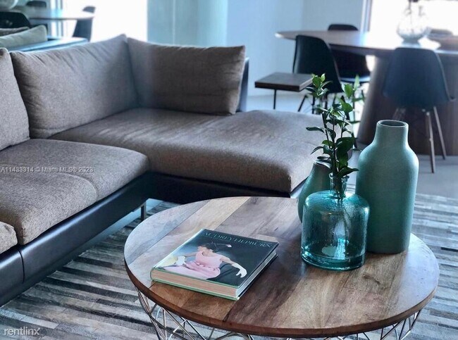 Foto del edificio - 3 br, 3.5 bath Condo - 17301 Biscayne Blvd...