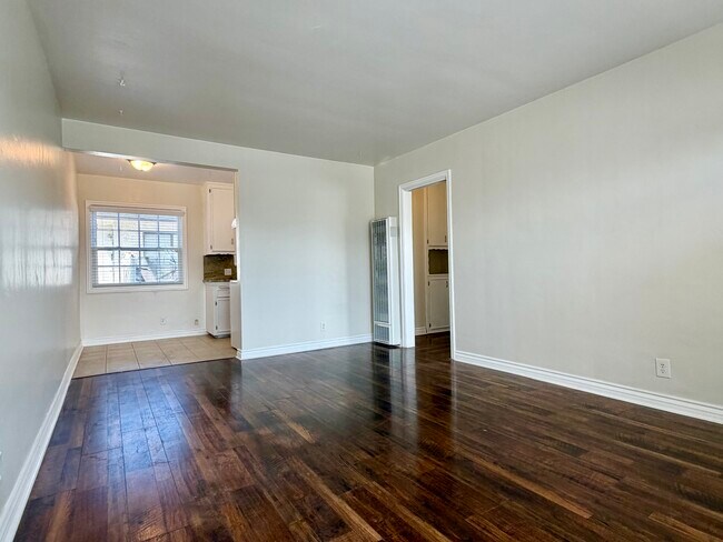 Foto del edificio - 982 W Hamilton Ave