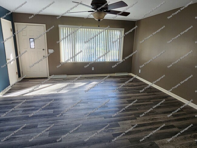 Building Photo - Three Bedroom Lowell Ranch