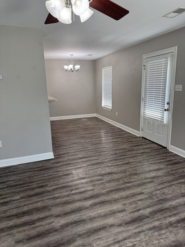 Foto del edificio - 7487 Callahan Rd