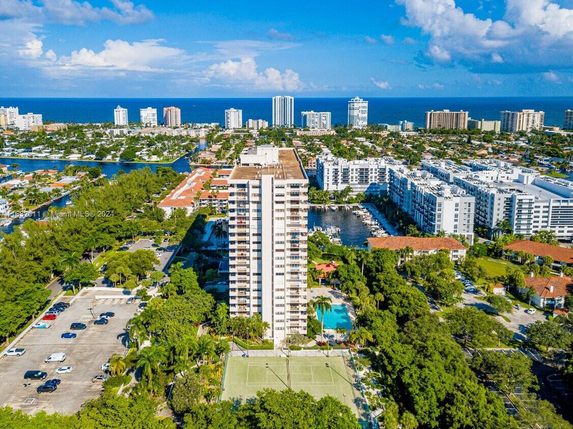 Primary Photo - 3200 Port Royale Dr N