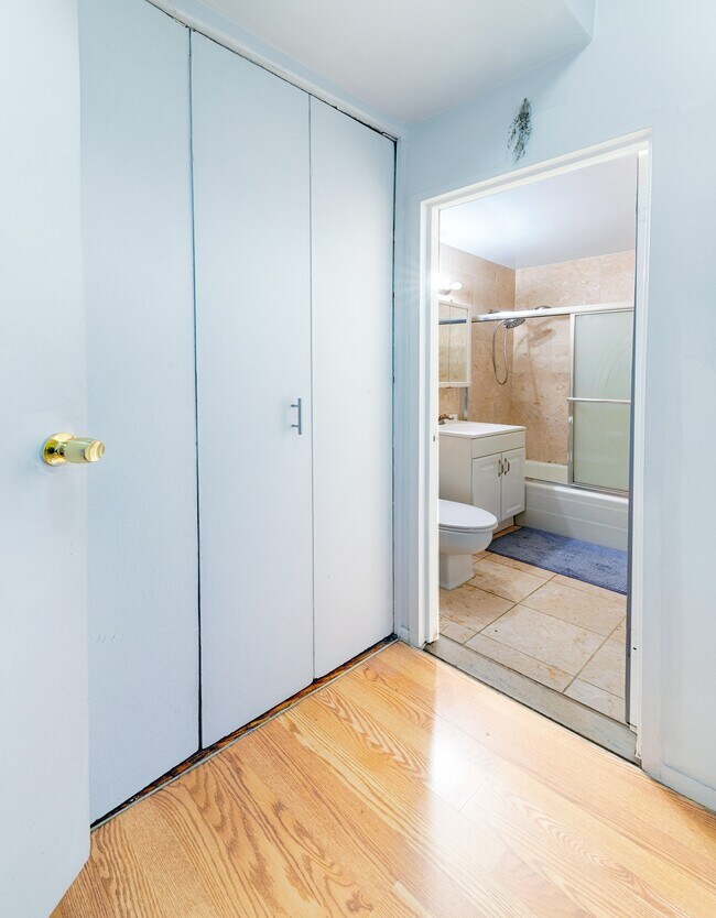 Building Photo - Contemporary Furnished at Beekman East