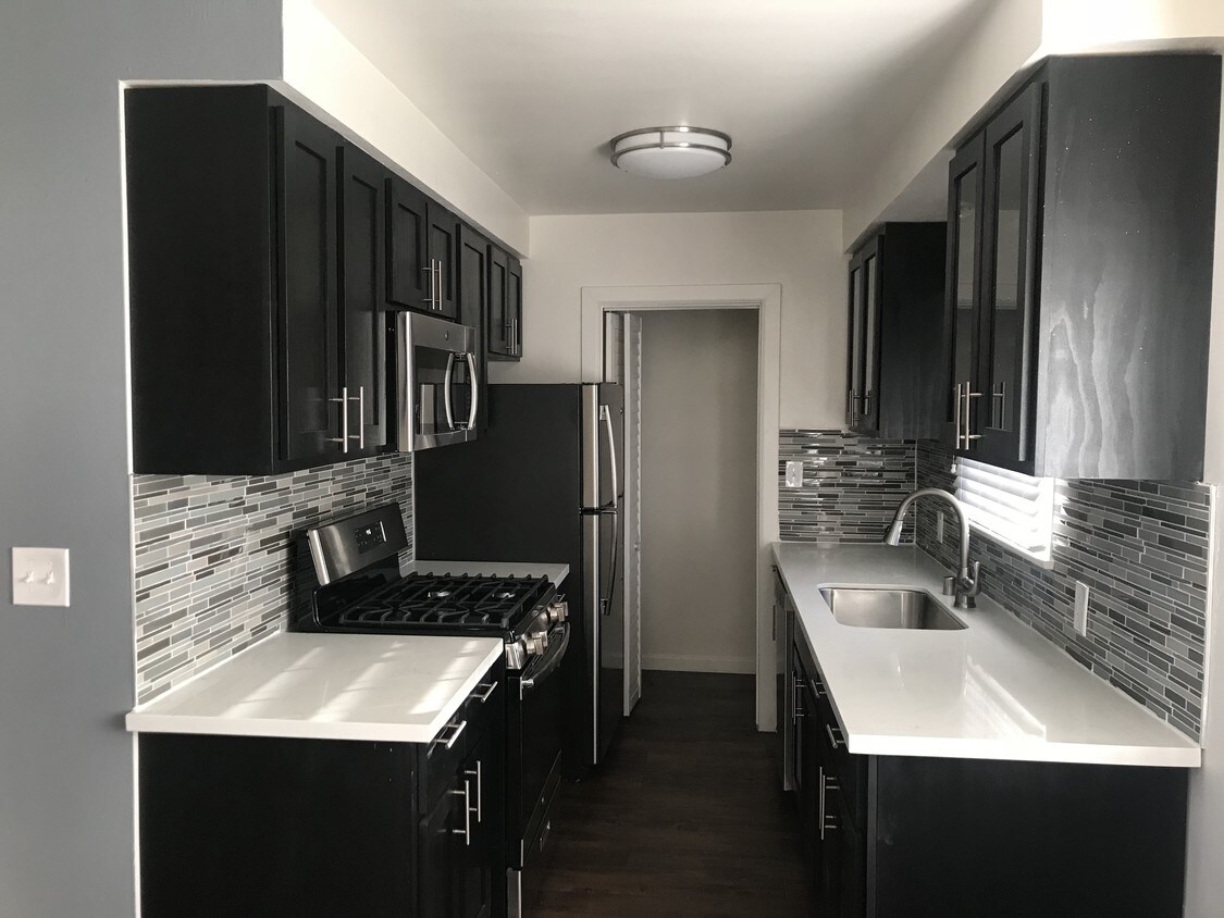Foto principal - 6629 Crenshaw Blvd