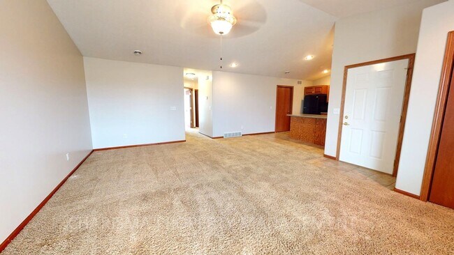 Foto del edificio - 2 BDS, IN BRANDON, TOWN HOME, ATTACHED GAR...