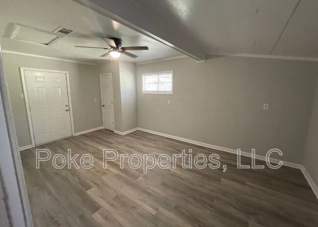 Foto del edificio - 1609 Clover Dr