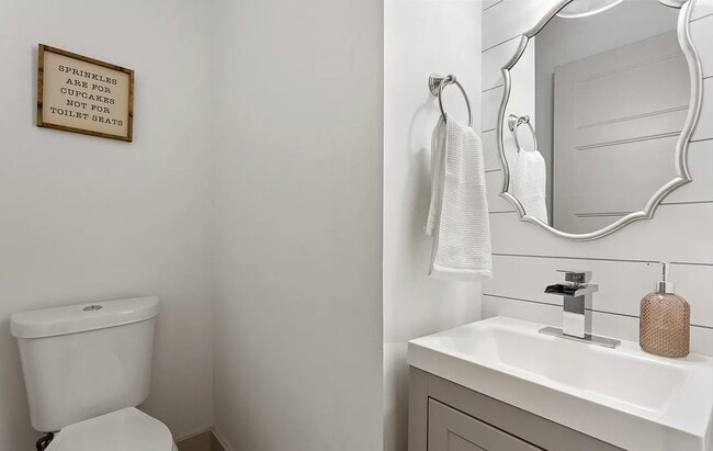 Photo - 2129 Kensington Gates Dr NW Apartment