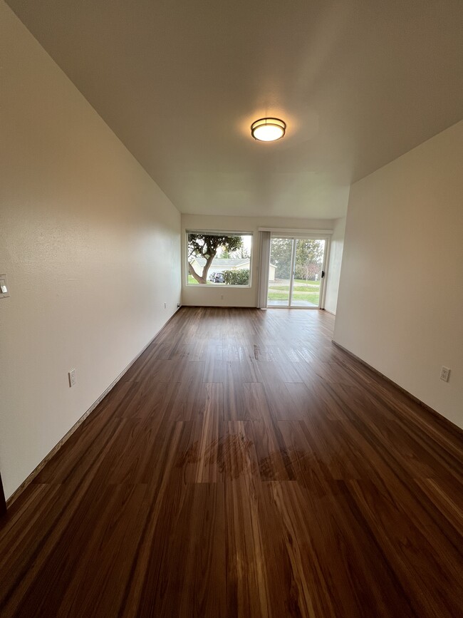 Building Photo - 1045 S 3rd Ave