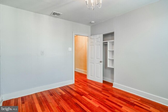 Building Photo - 1335 Mifflin St