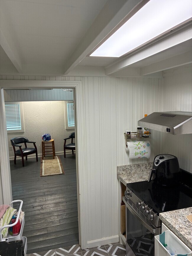 Foto del edificio - 112 E Scott St