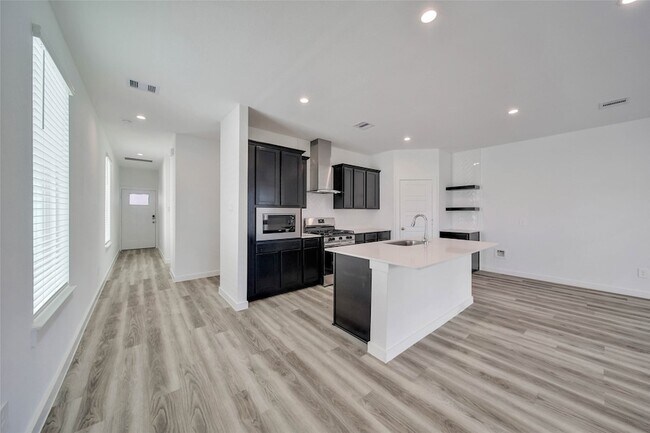 Building Photo - 12310 Greenwood Gate Dr