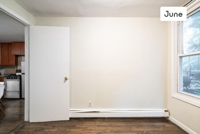 Building Photo - ROOM ONLY in 3-bed/1.0-bath Home