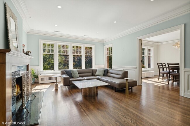 Foto del edificio - 1350 N State Pkwy