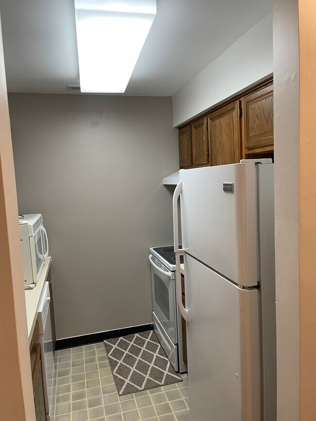 Kitchen - 407 Ravens Crest Dr
