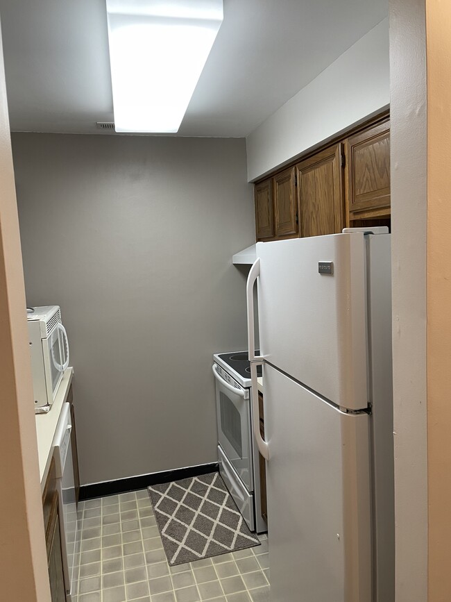 Kitchen - 407 Ravens Crest Dr