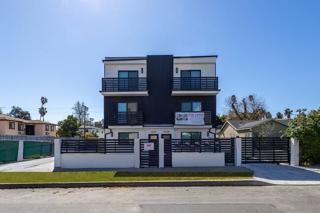 Building Photo - 14420 Tiara St