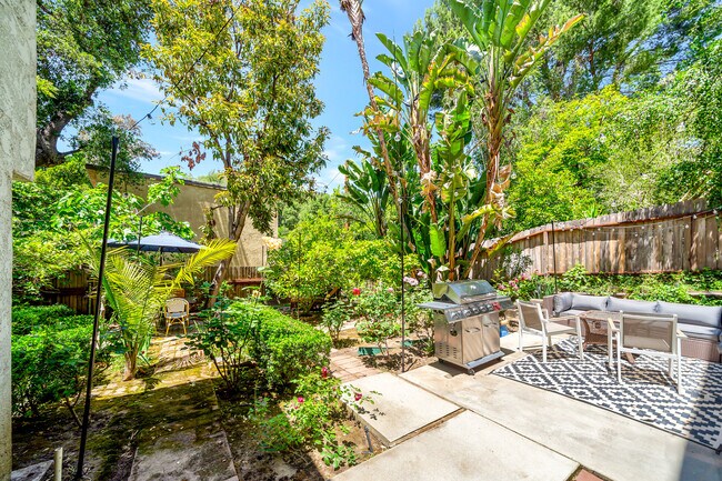 Building Photo - 4447 Saltillo St