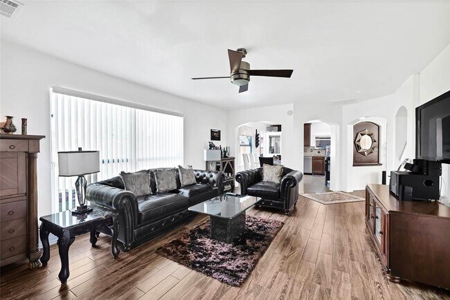 Foto del edificio - 17510 Poplar Canyon Ln