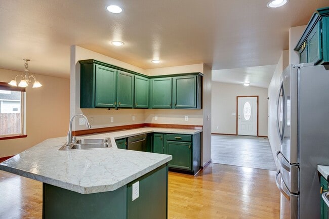 Foto del edificio - 3 Bedroom/2 Bath with garage home in Crosby Commons