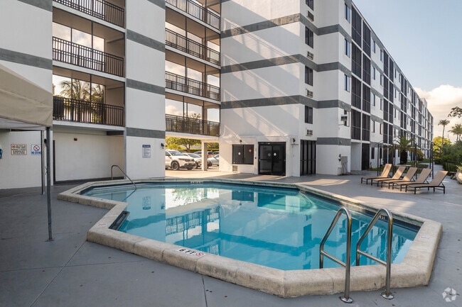 Pool - Grand Court Lakes