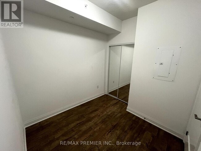 Building Photo - 3220 Sheppard Ave E