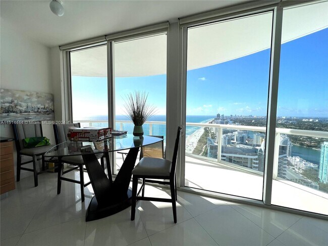 Foto del edificio - 6365 Collins Ave