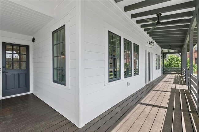 Building Photo - 1296 Hilton Dr