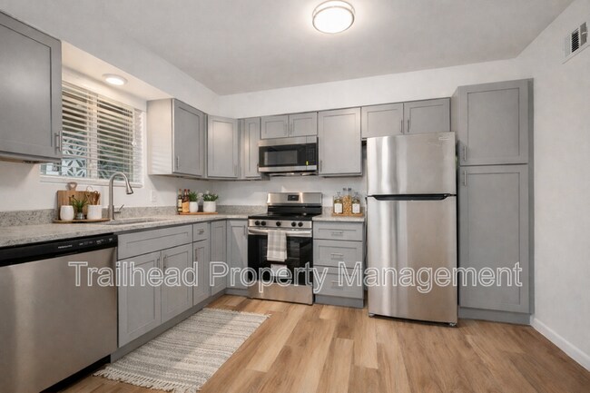 Foto del edificio - 8300 Robinson St