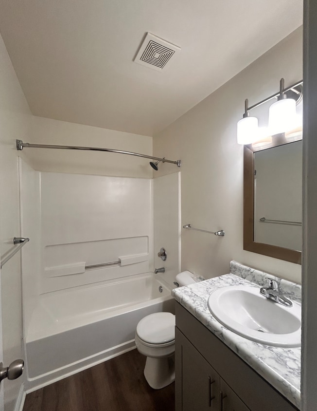 Foto principal - 1251 Fords Pointe Cir