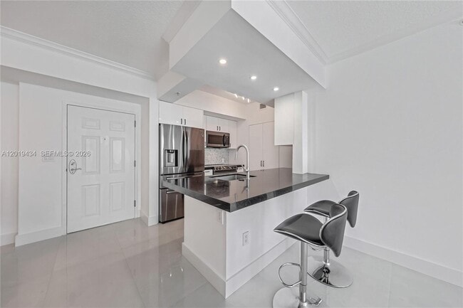 Building Photo - 2000 N Bayshore Dr