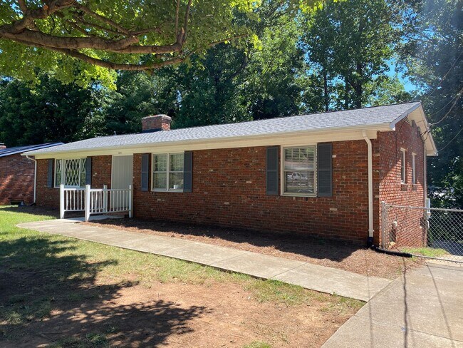 Foto del edificio - 1341 Waybridge Lane