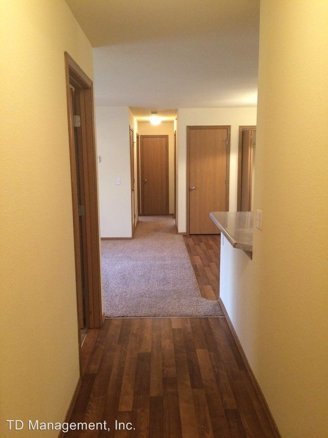 Foto del edificio - 223 N Cedar Ave