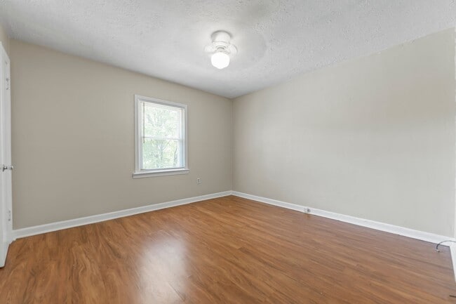 Building Photo - Charming Townhome on S. 16th Street!