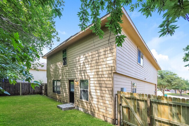 Foto del edificio - 8930 Scarlett Pl