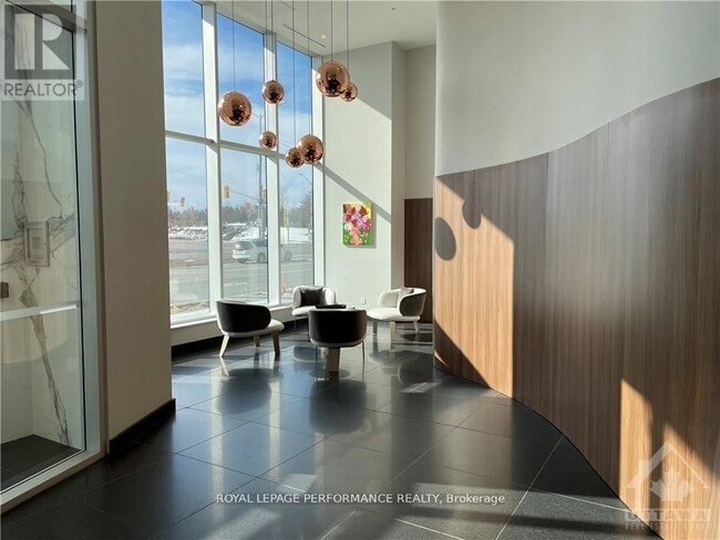 Building Photo - 805 Carling Ave