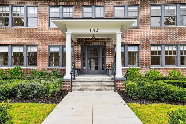 Building Photo - 1012 S Dakota Ave