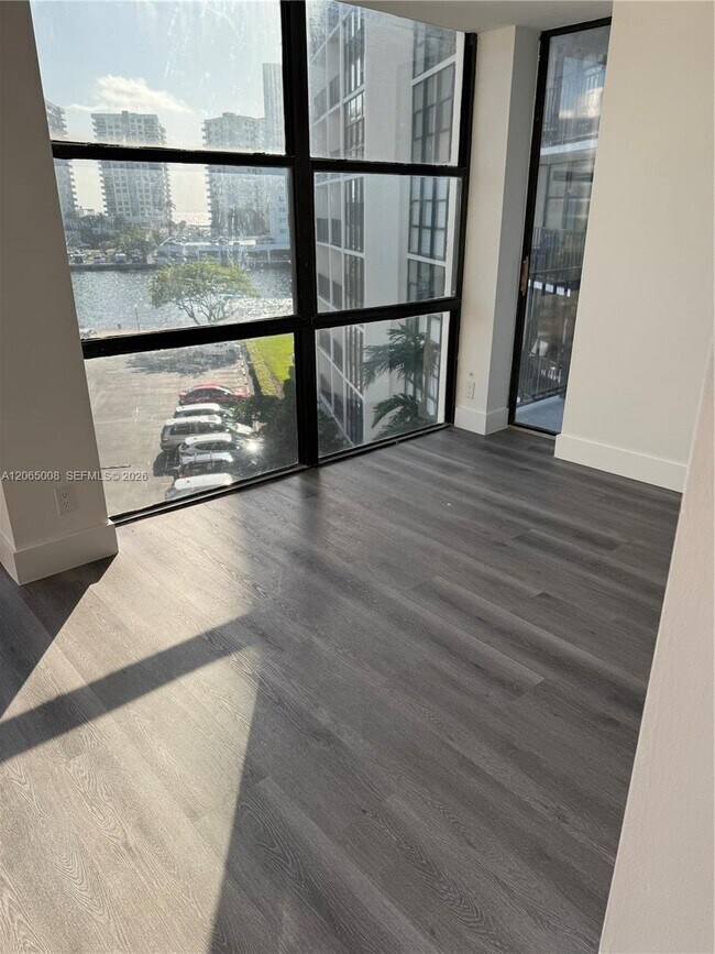 Foto del edificio - 800 Parkview Dr