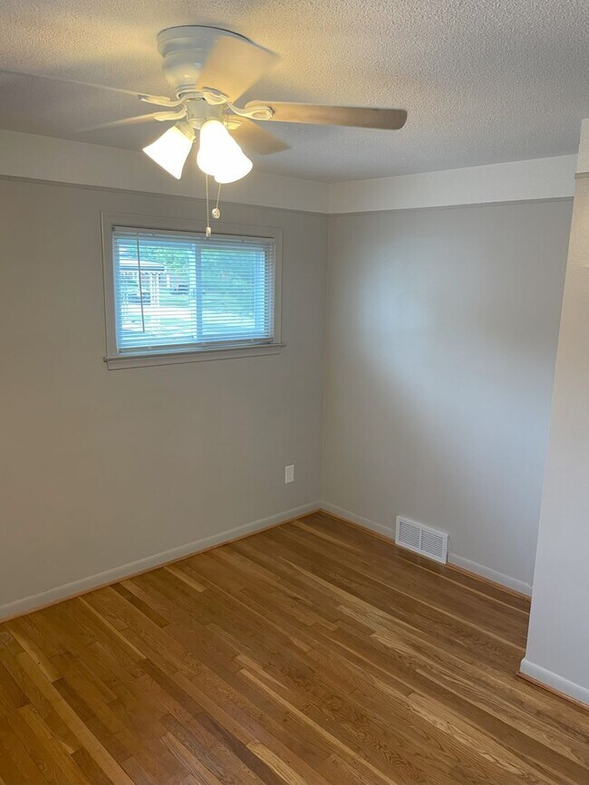 Foto del edificio - Beautiful Livonia Ranch, it will go fast!