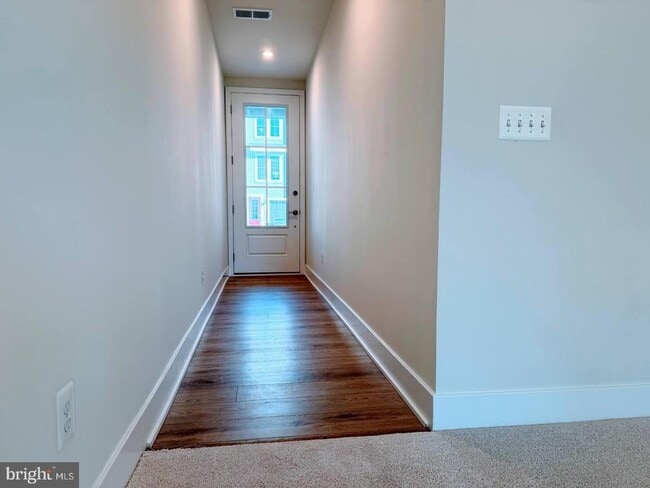 Foto del edificio - 122 Galaxy Pl