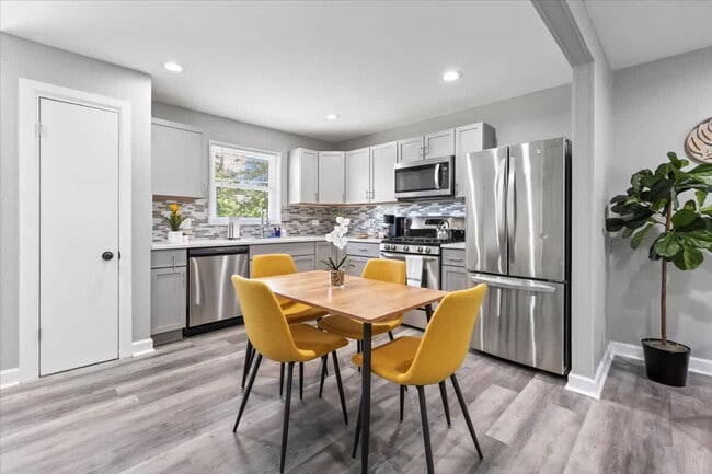 Building Photo - 33 Crescent Rd